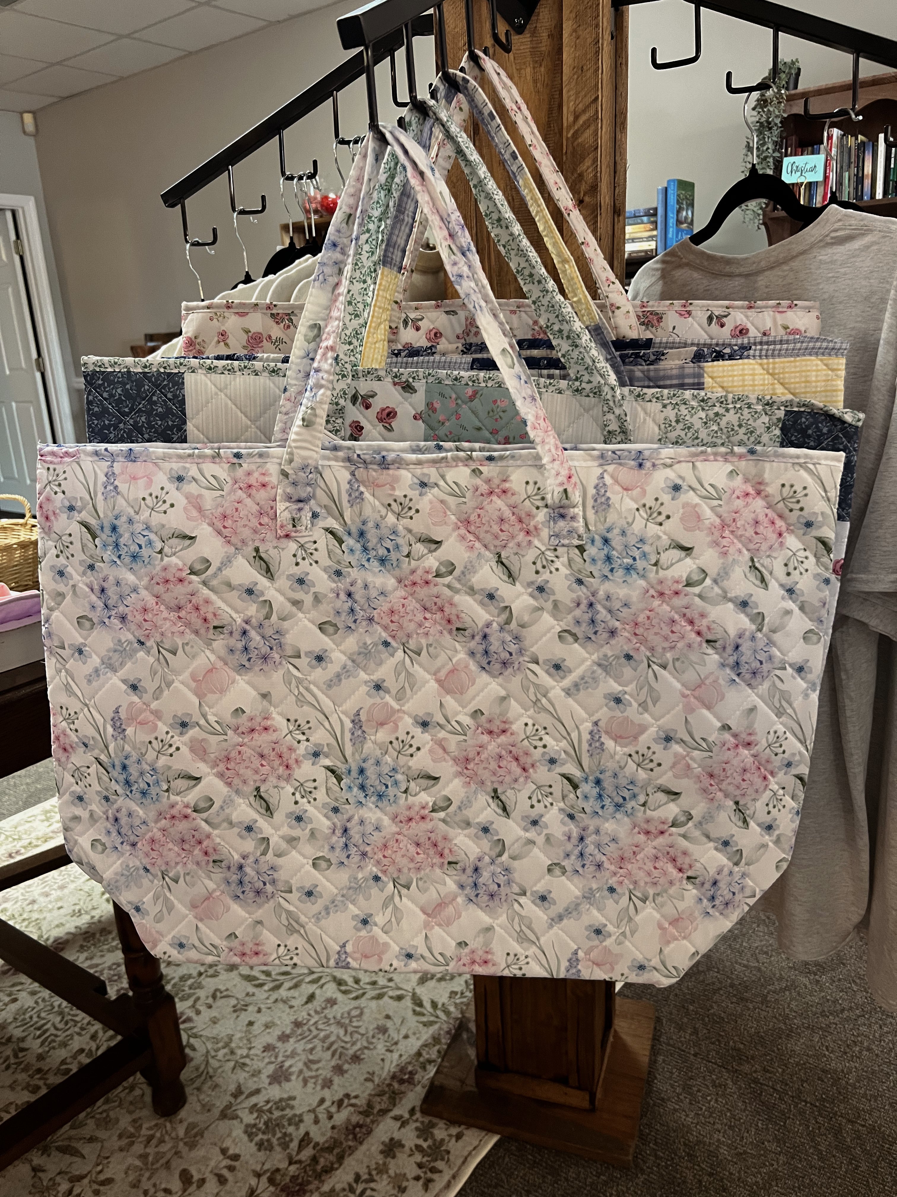 Quilted tote bag, Royal hydrangea