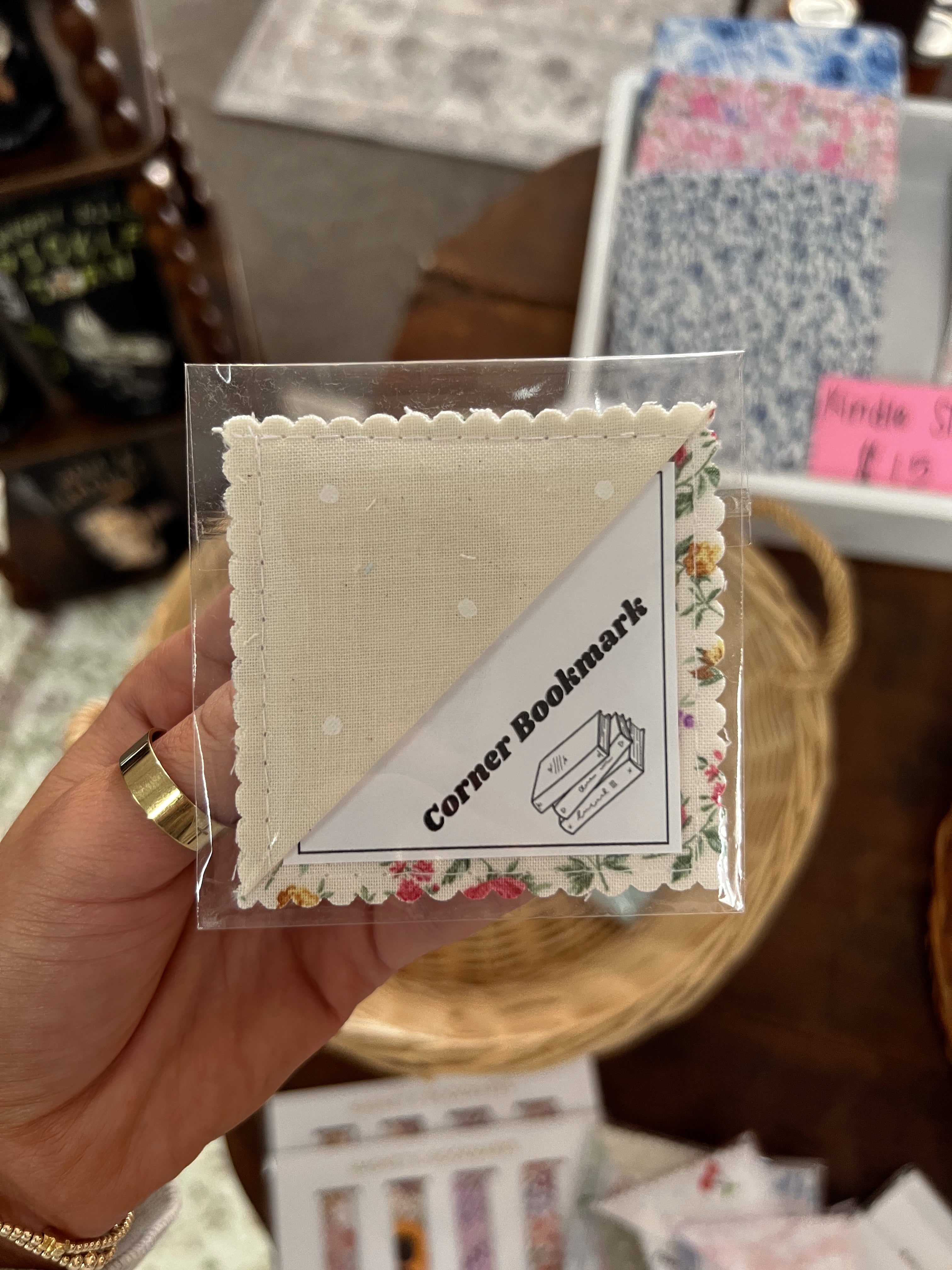 Corner Bookmarks/ Mama Made