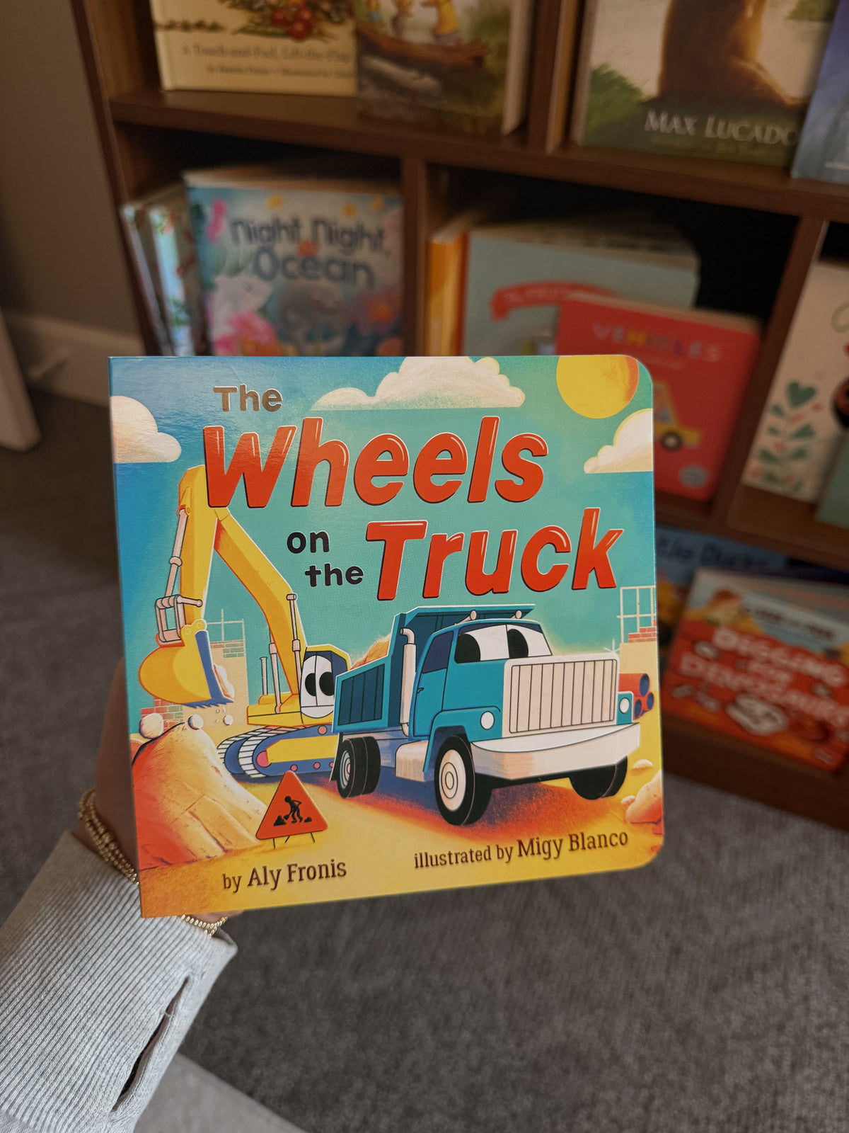 Fronis, The wheels on the truck