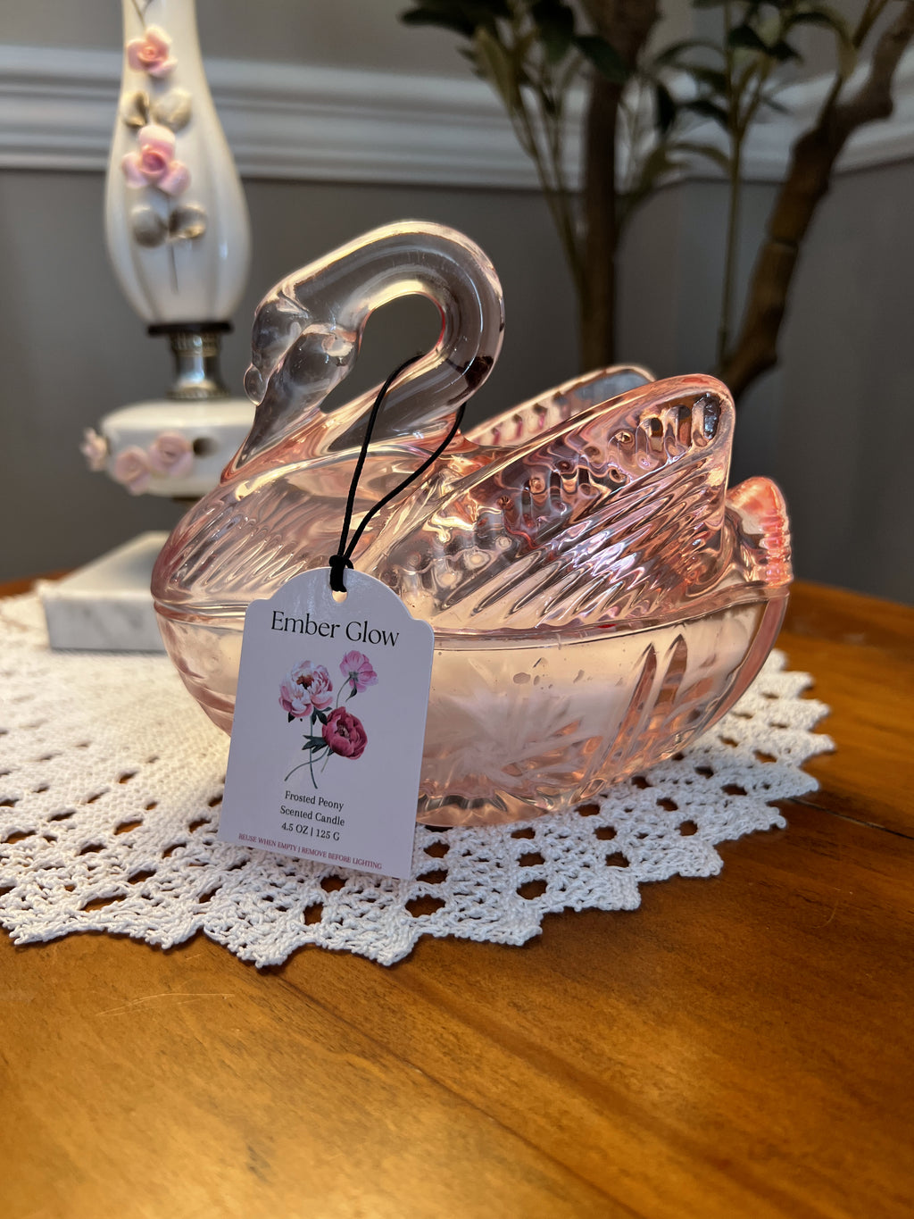 4.5oz Glass swan candle/ Flora bunda