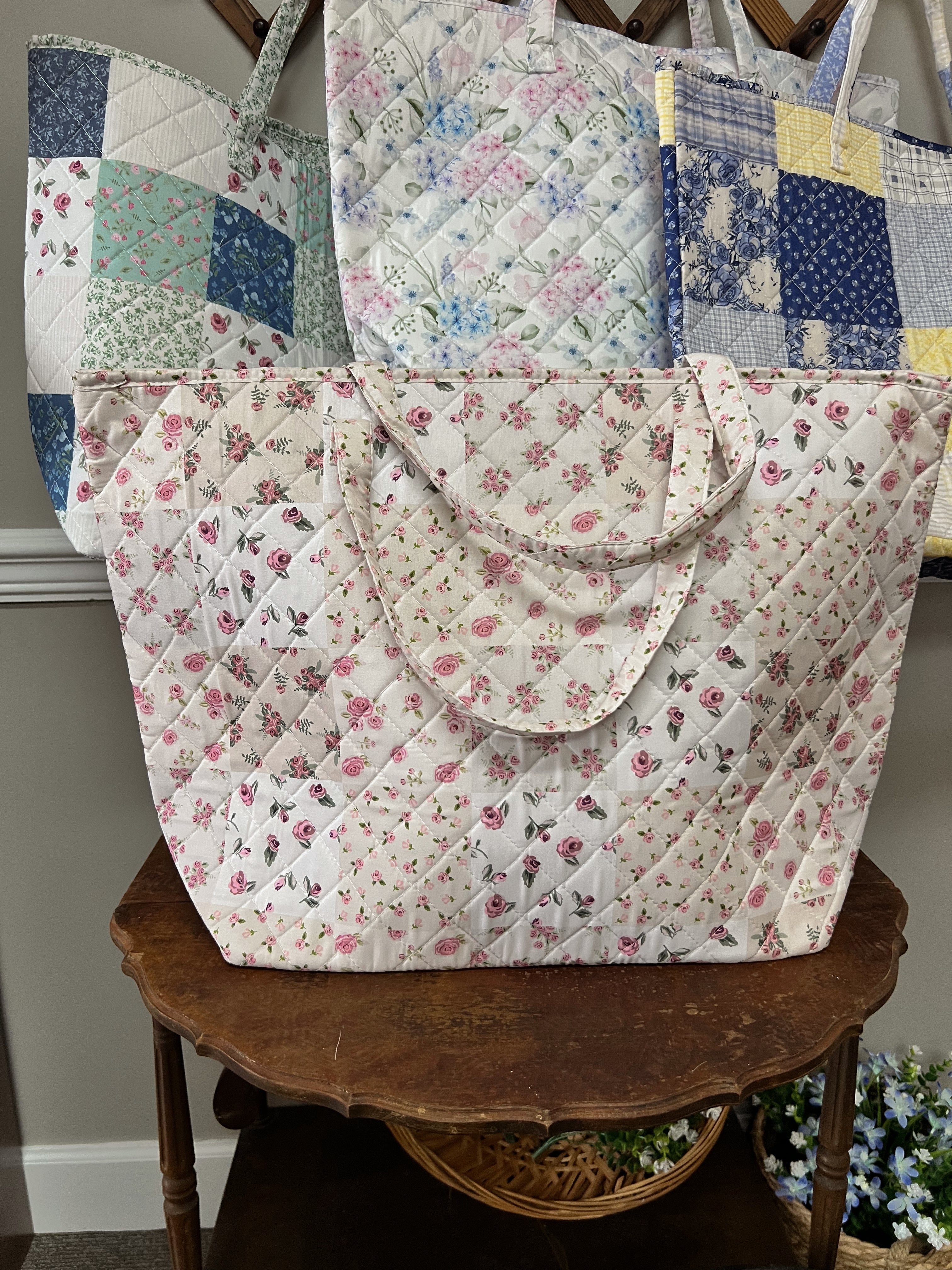 Quilted tote bag, Garden of roses