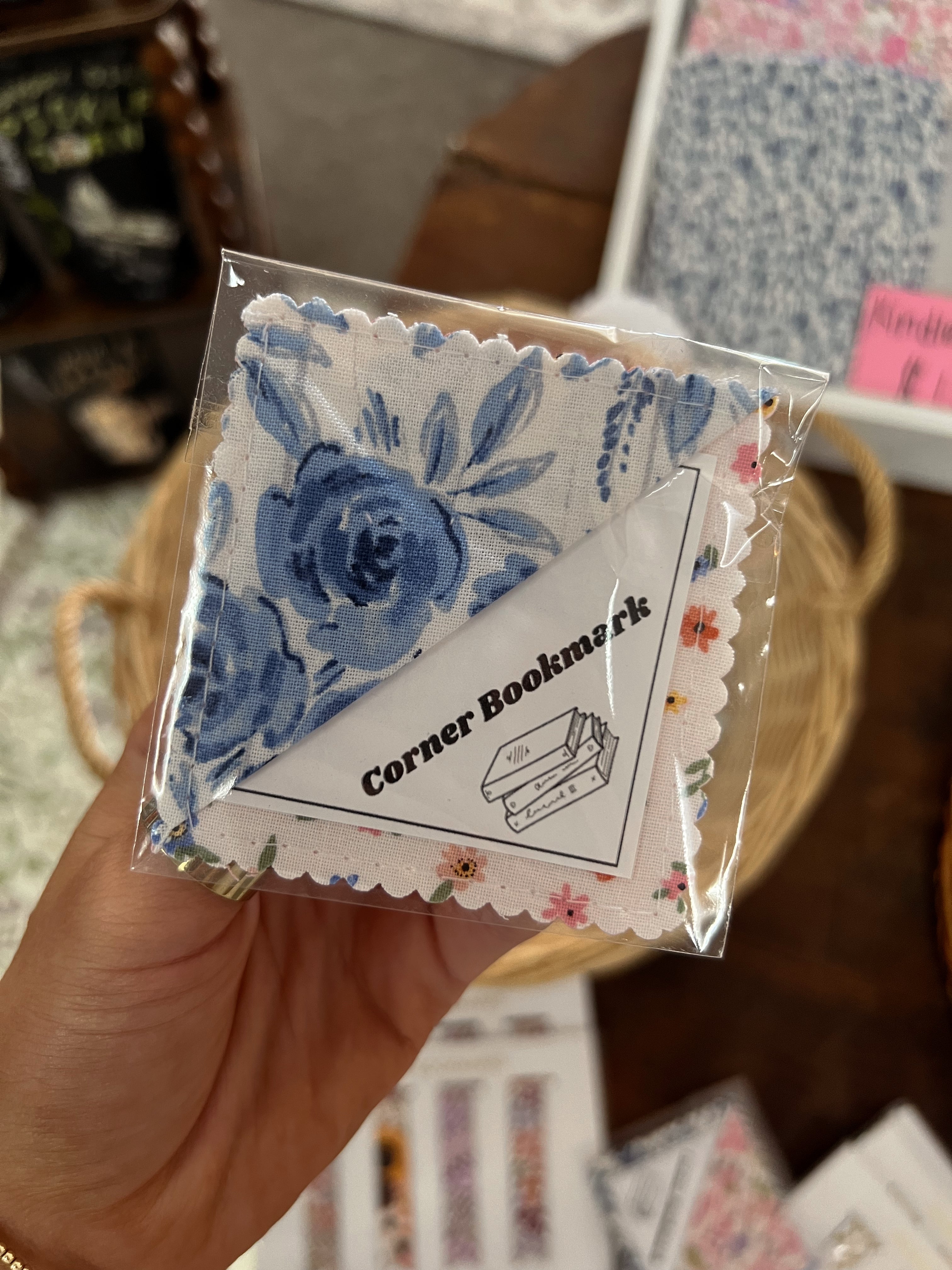 Corner Bookmarks/ Mama Made