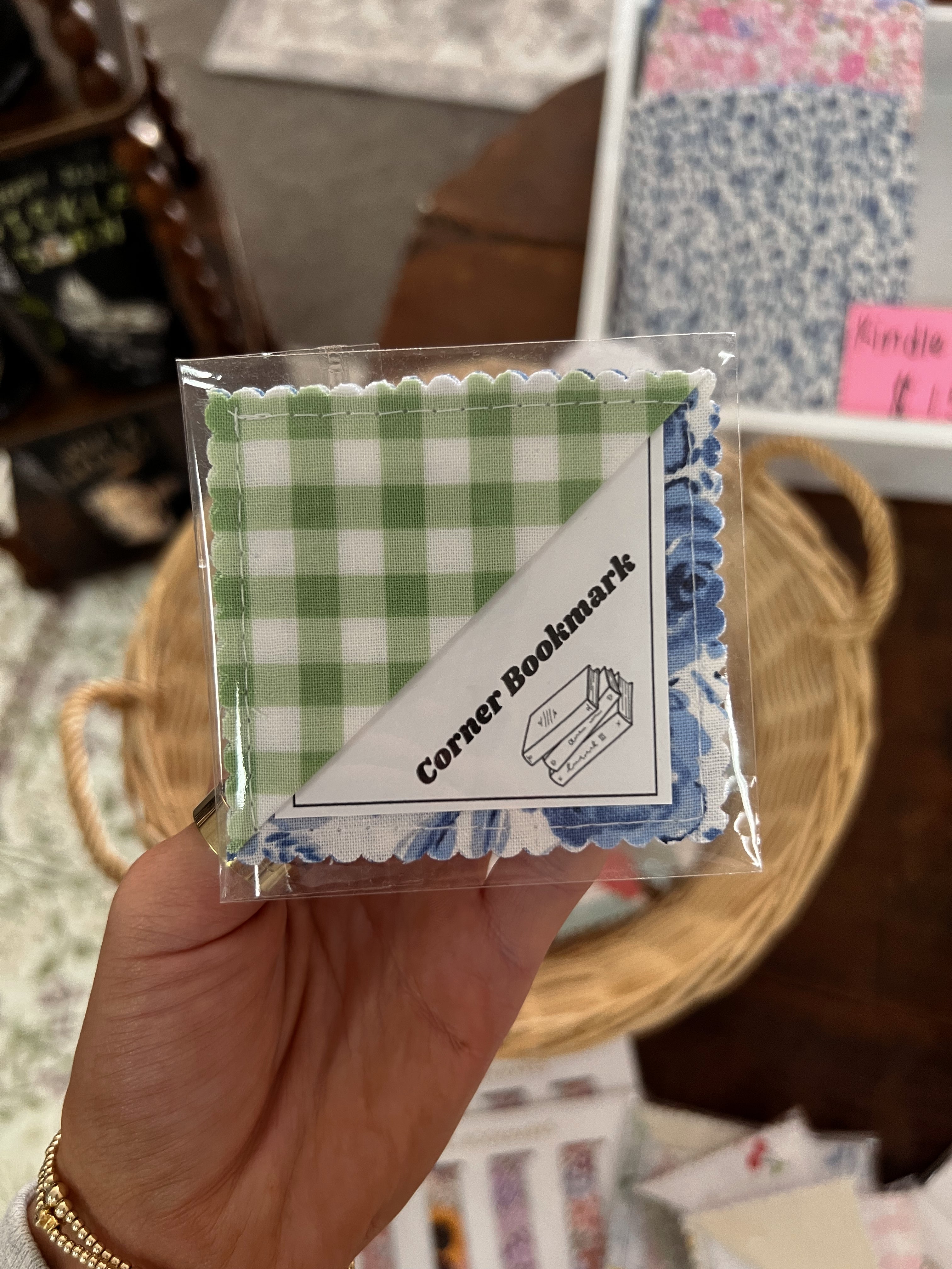 Corner Bookmarks/ Mama Made