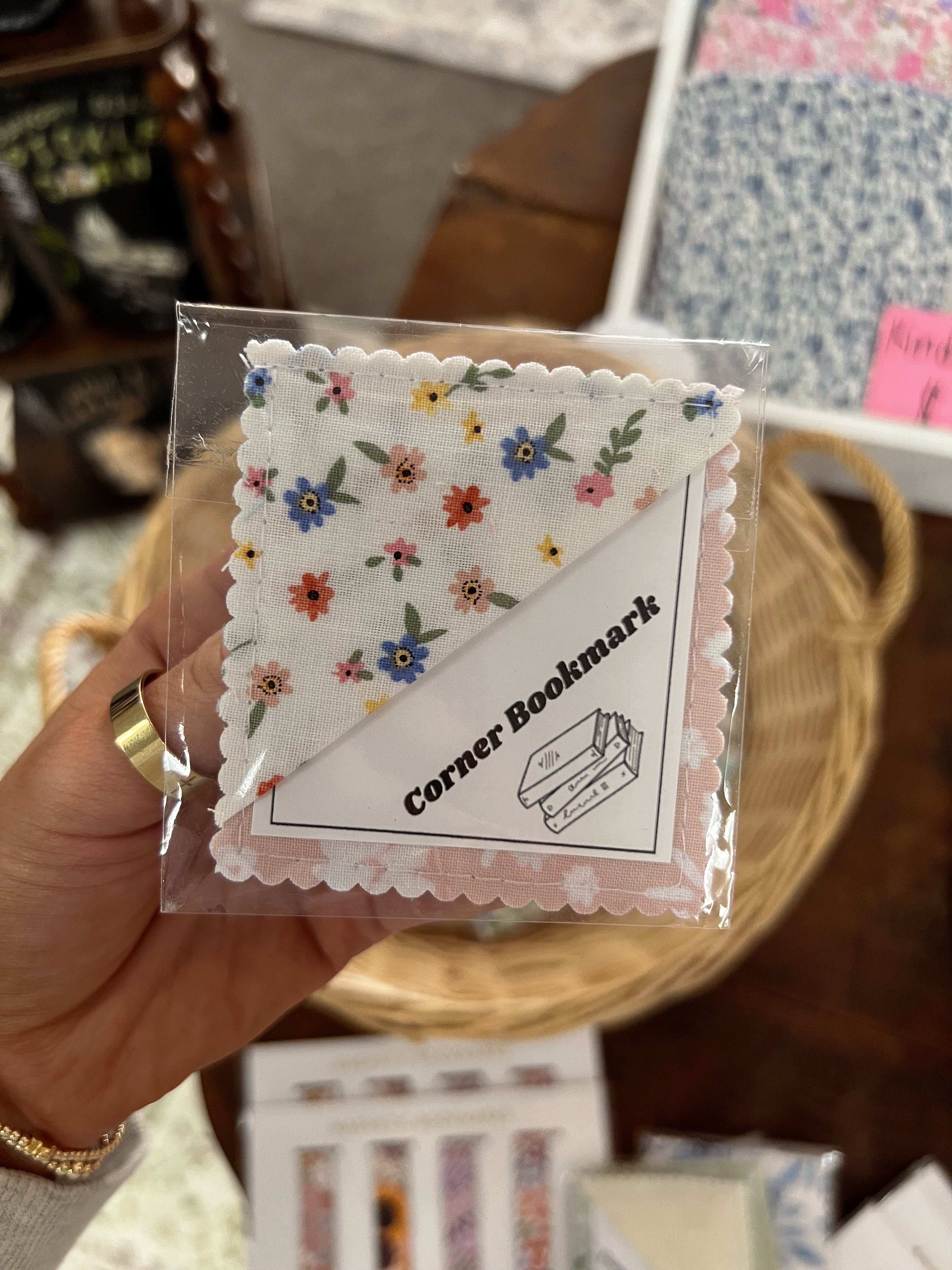Corner Bookmarks/ Mama Made