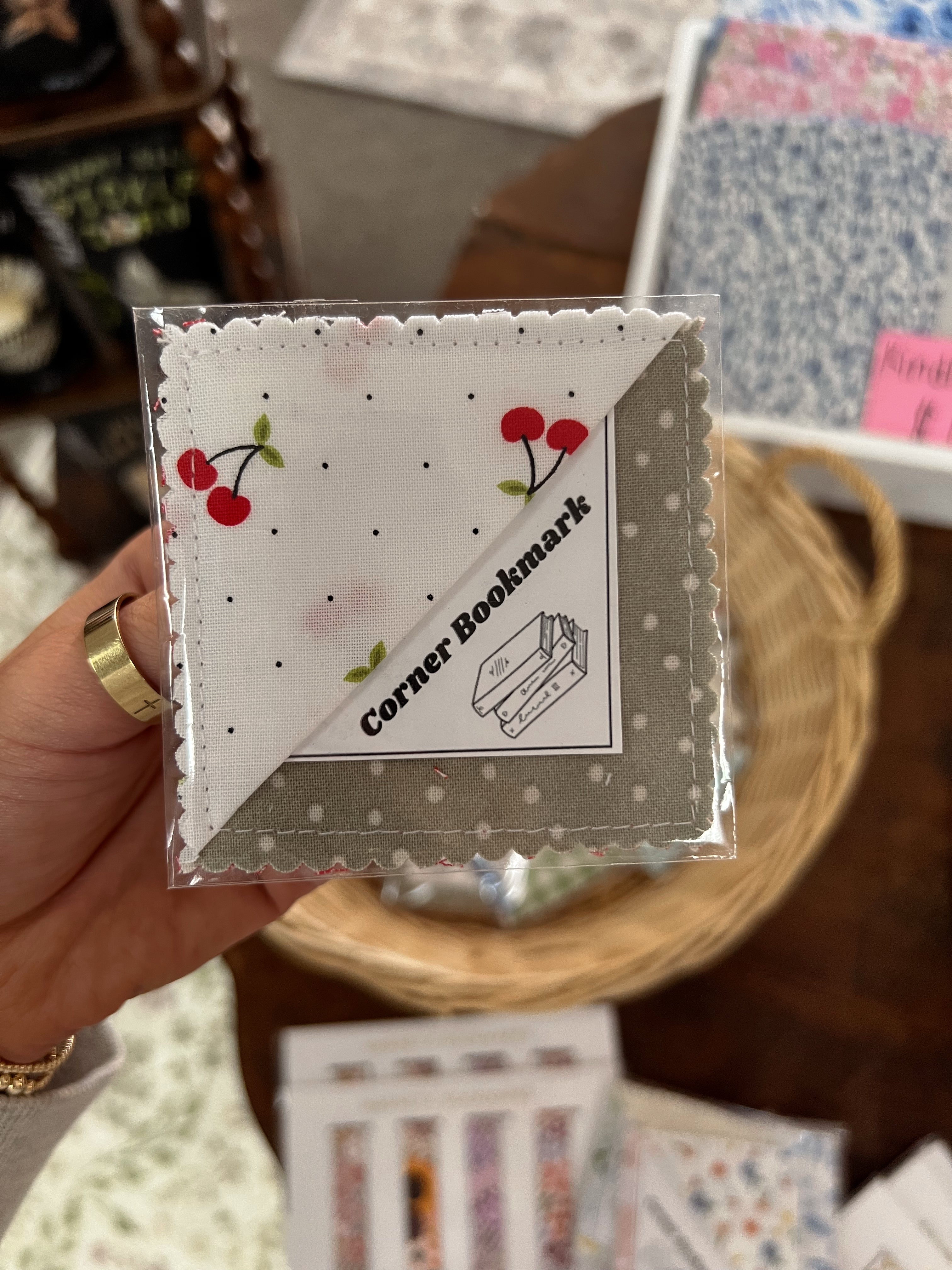 Corner Bookmarks/ Mama Made