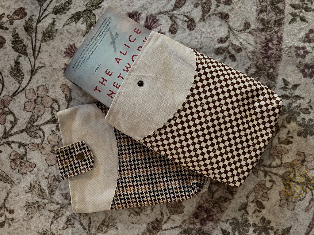 Book sleeve, Dex Avenue