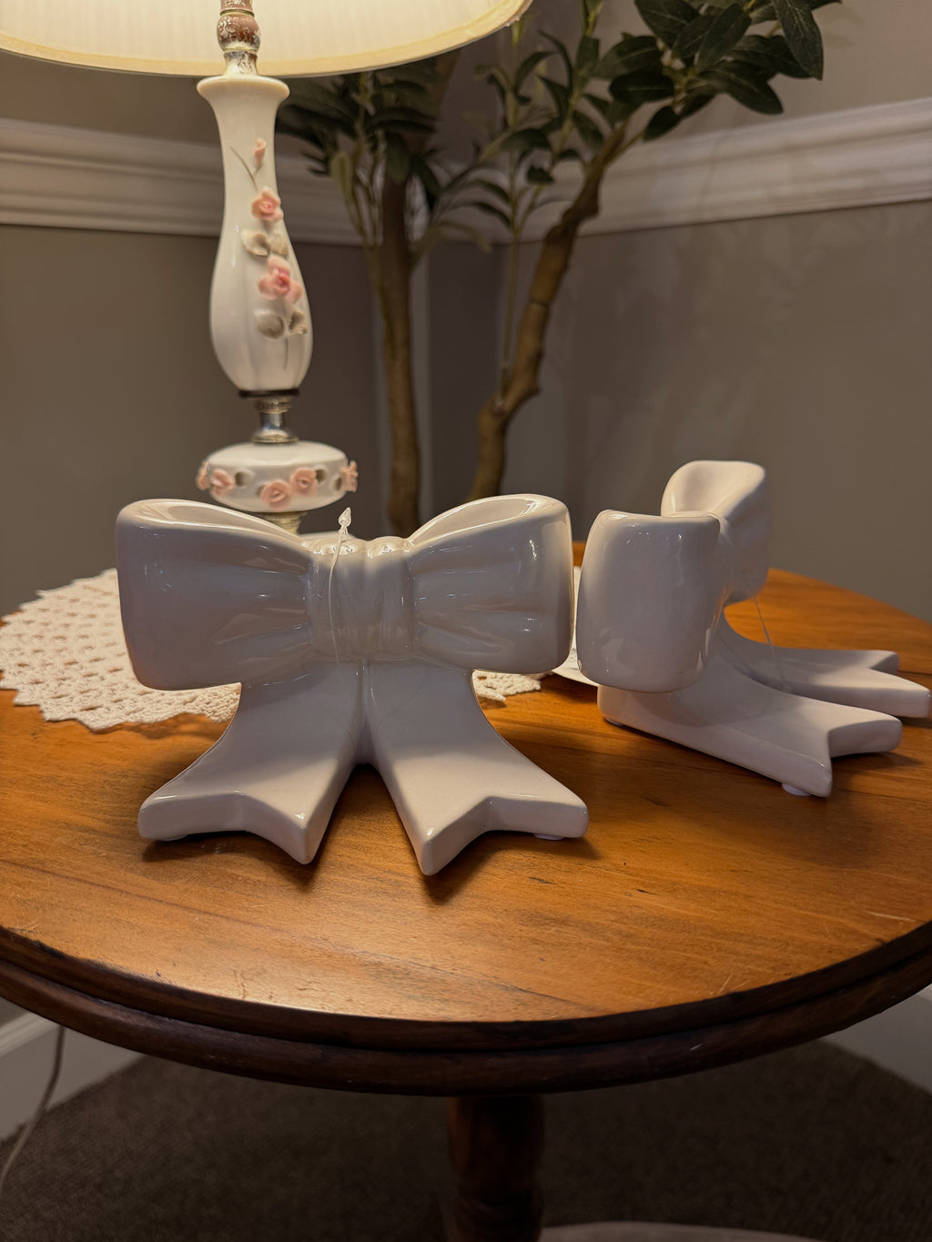 Bow bookend