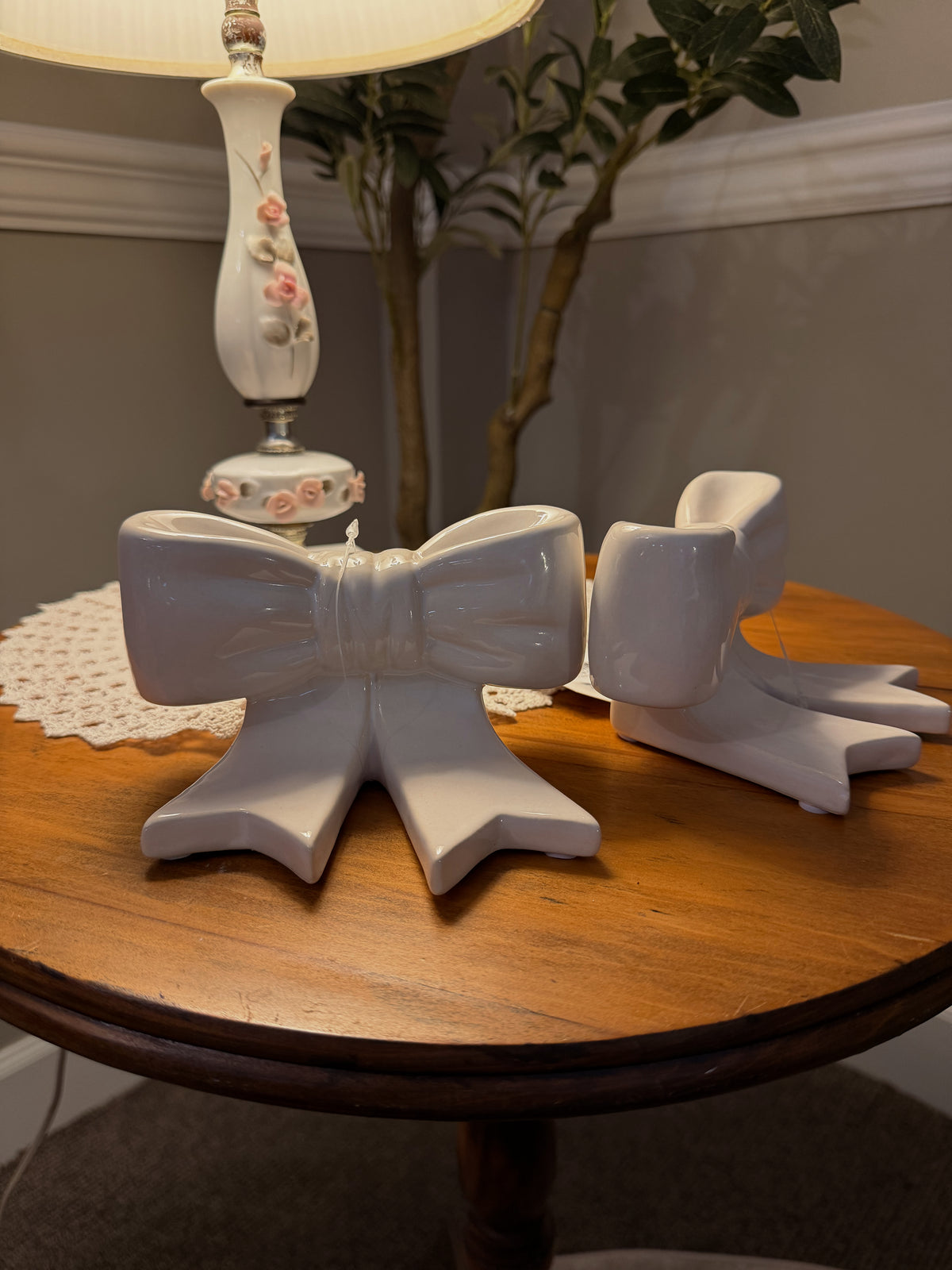 Bow bookend