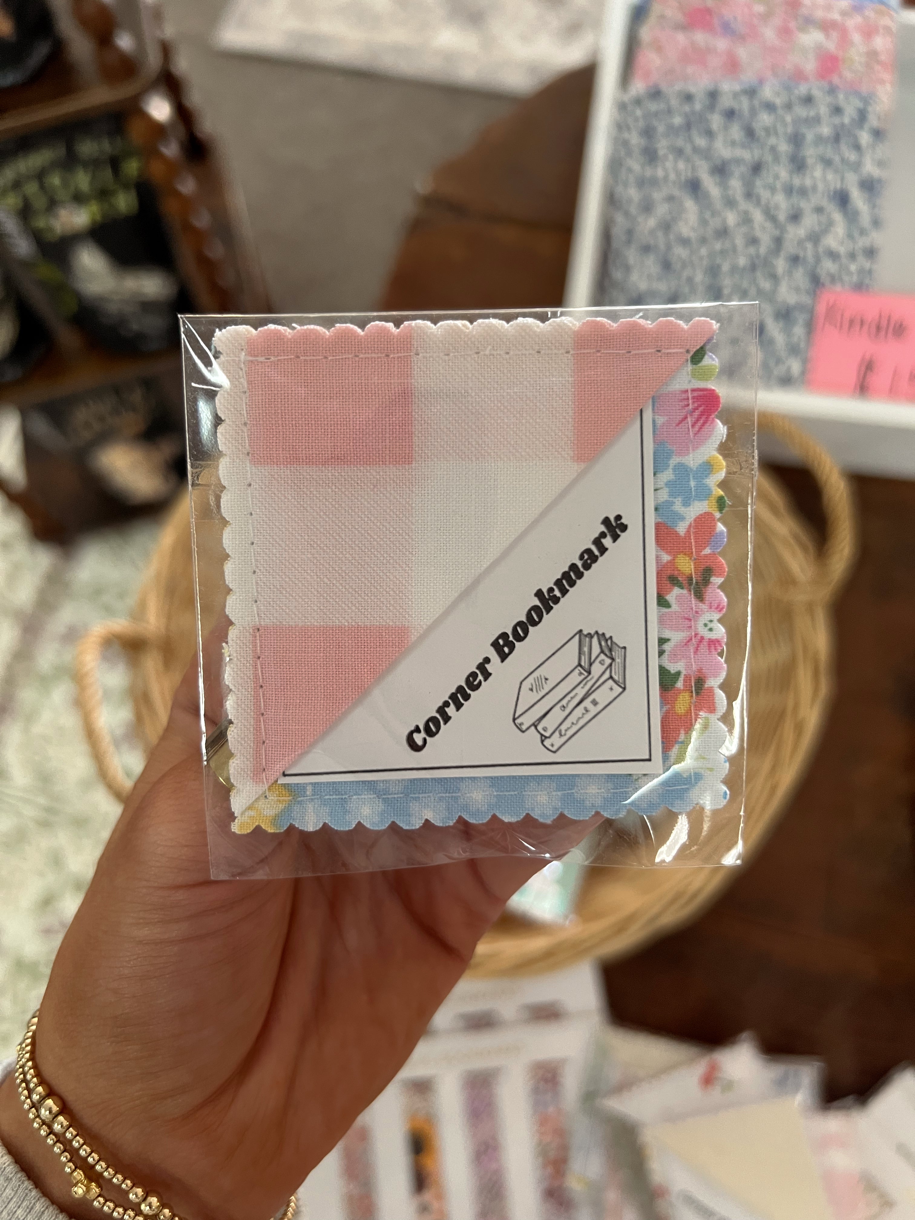 Corner Bookmarks/ Mama Made