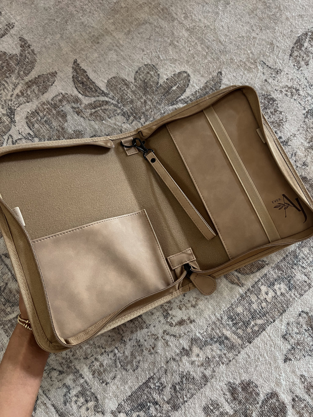 Ever AJ, Bible case/ Wreath