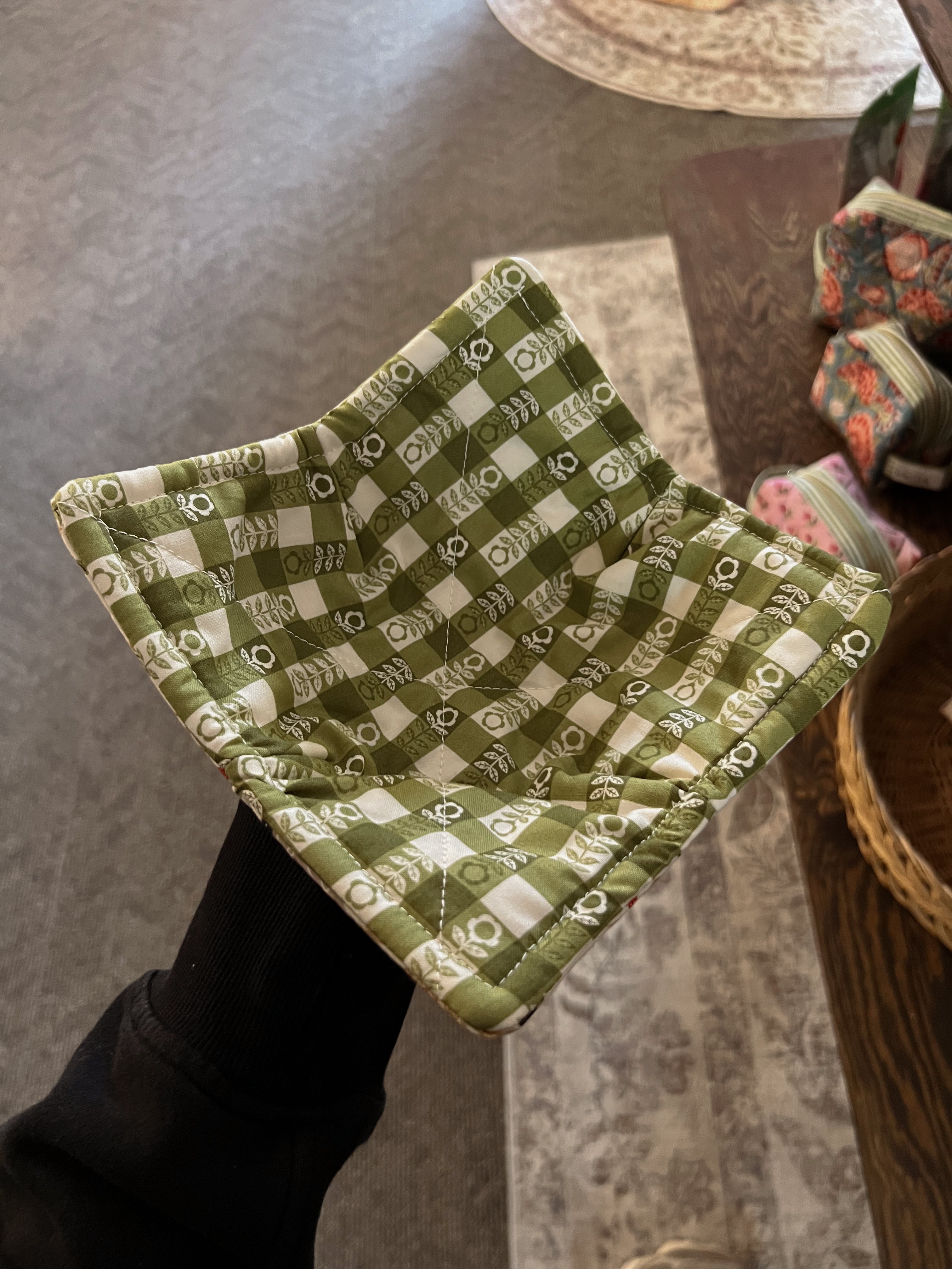 Bowl cozy, Tensaw thread co.