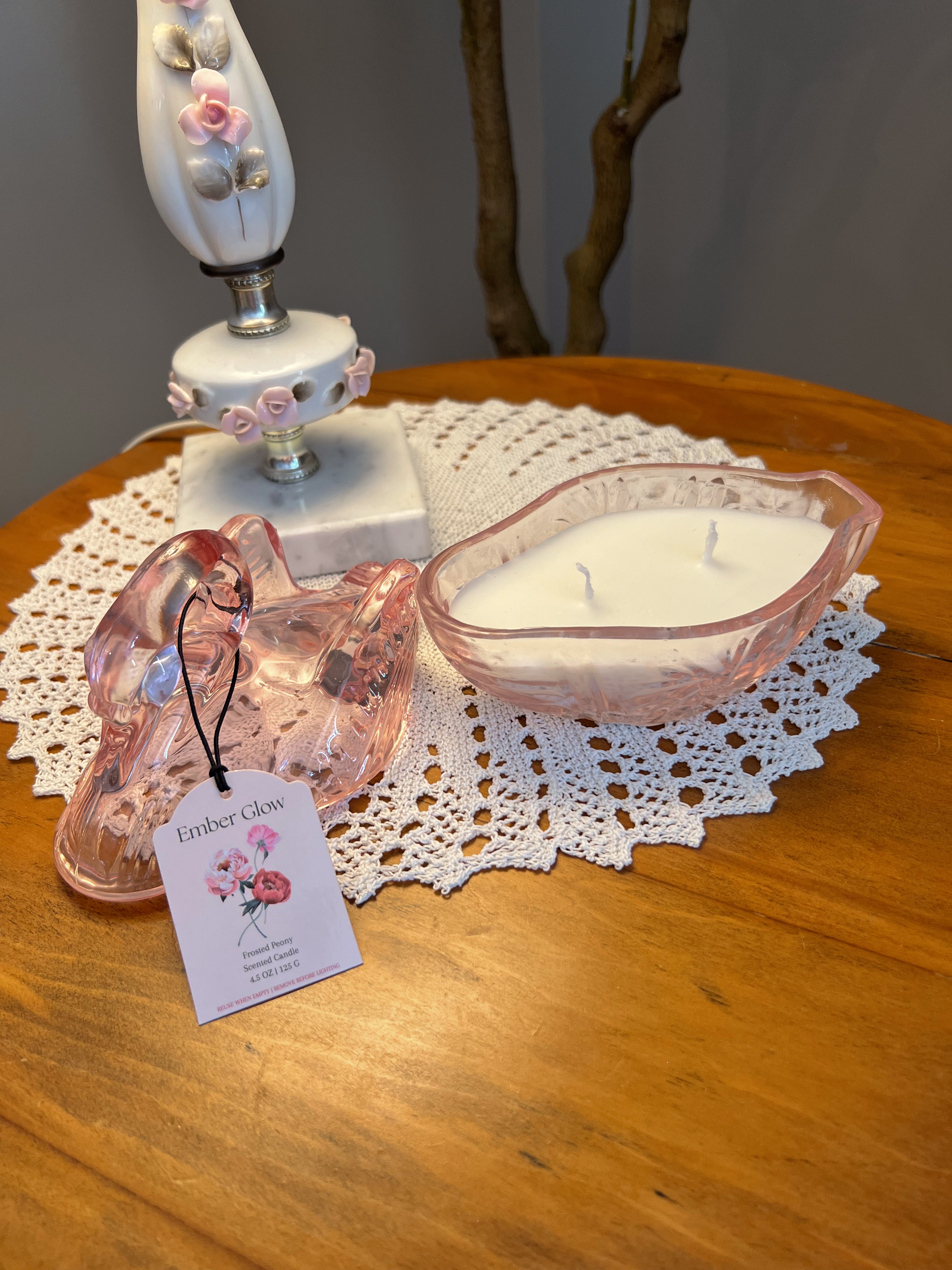 4.5oz Glass swan candle/ Flora bunda