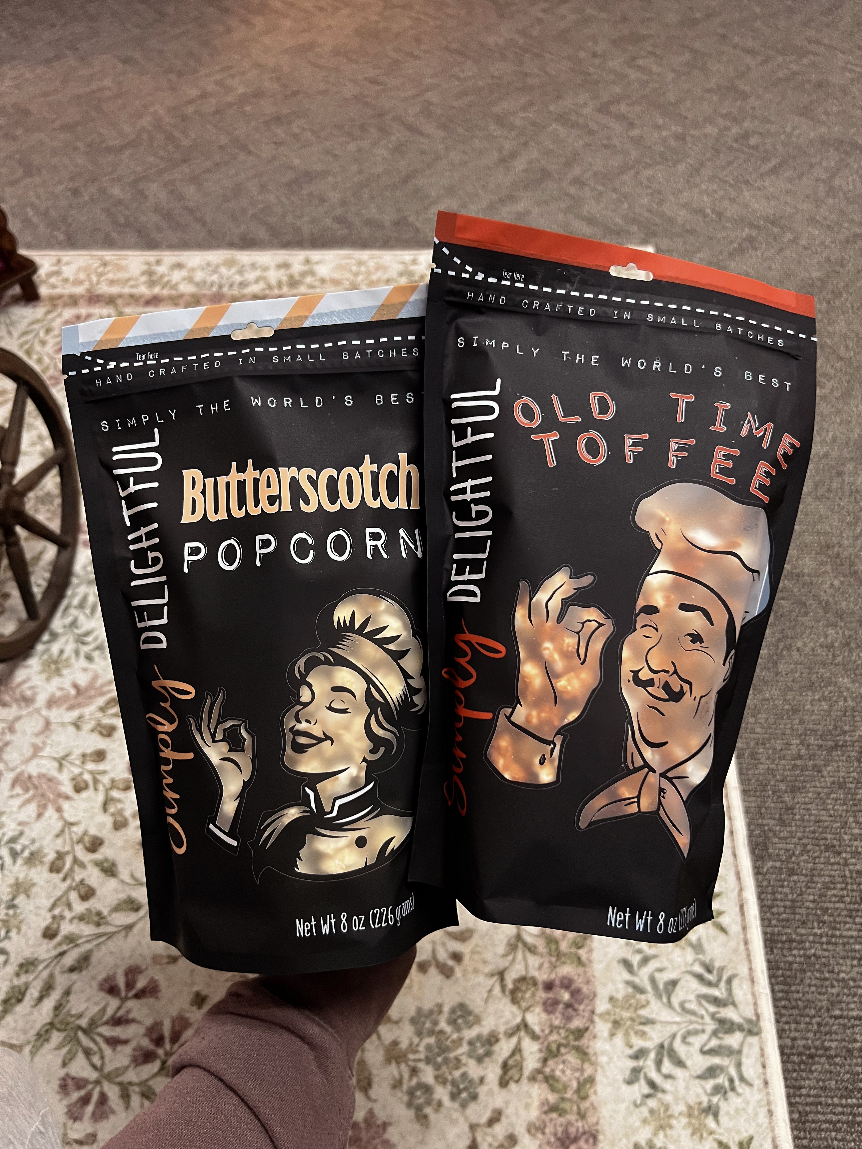 Popcorn 8oz, Simply Delightful.