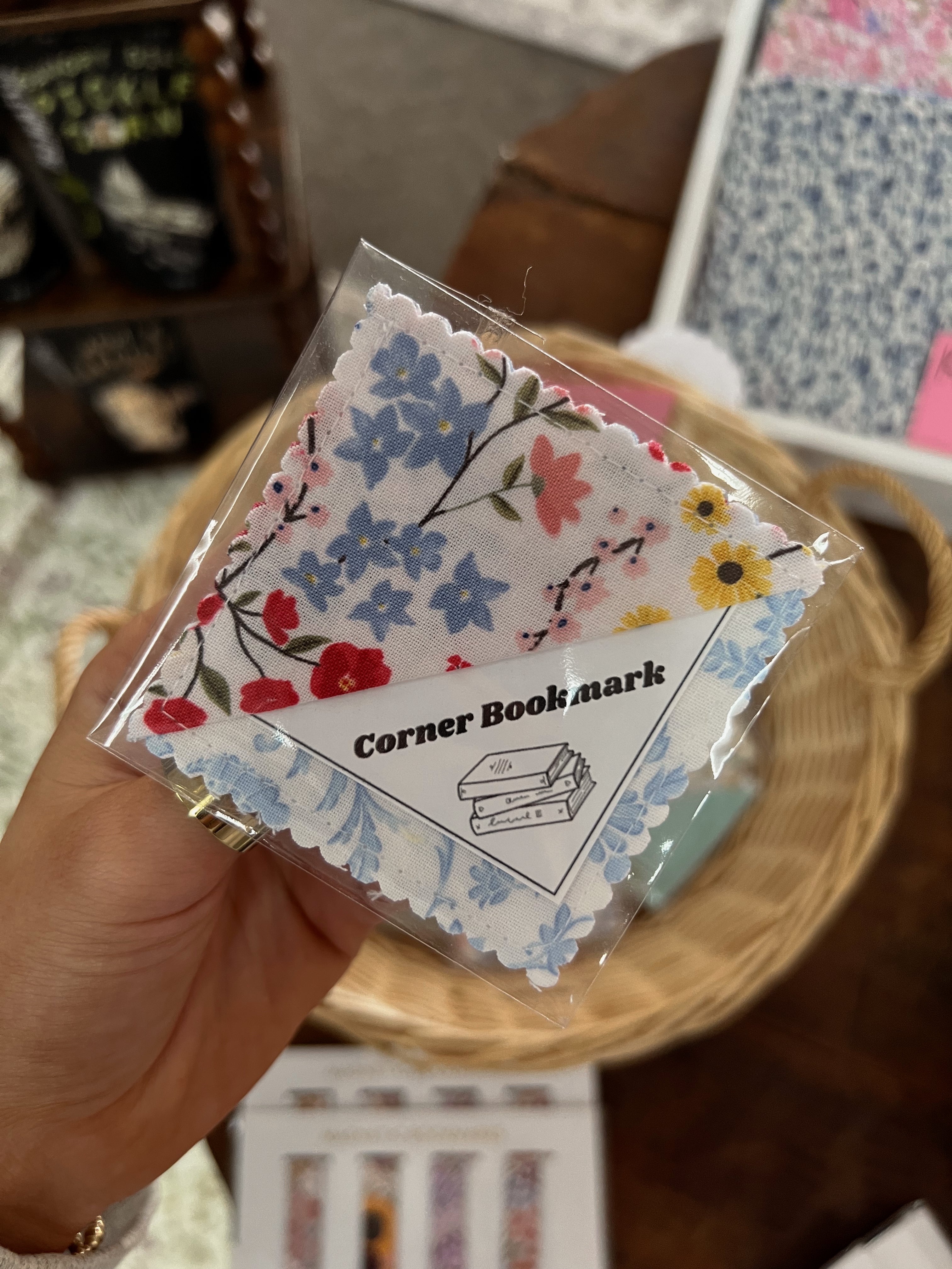 Corner Bookmarks/ Mama Made
