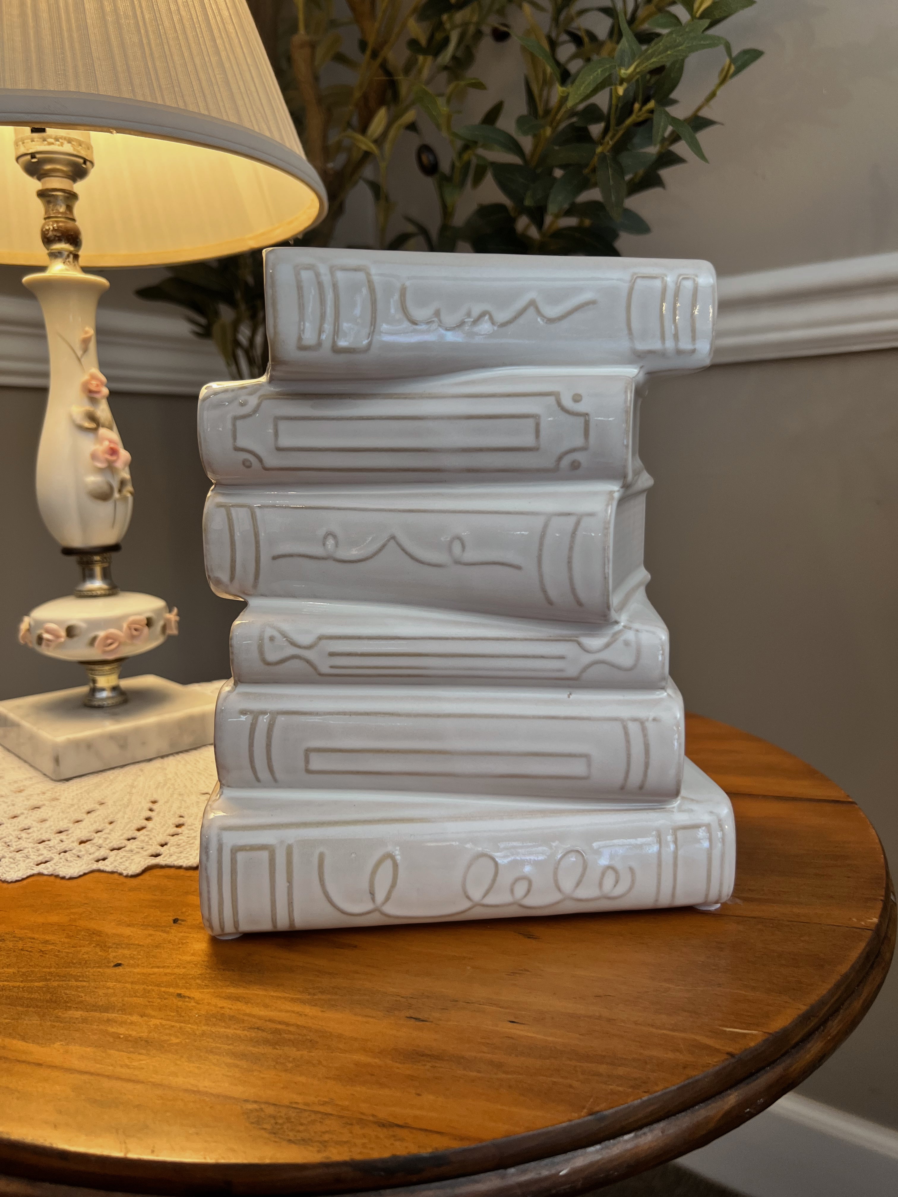 Stacked books vase/ Flora bunda