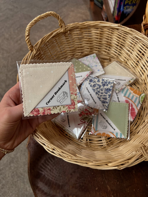 Corner Bookmarks/ Mama Made